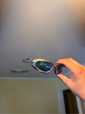 Oakley Silver Frame Sunglasses with Blue Mirrored Lenses Oakleys